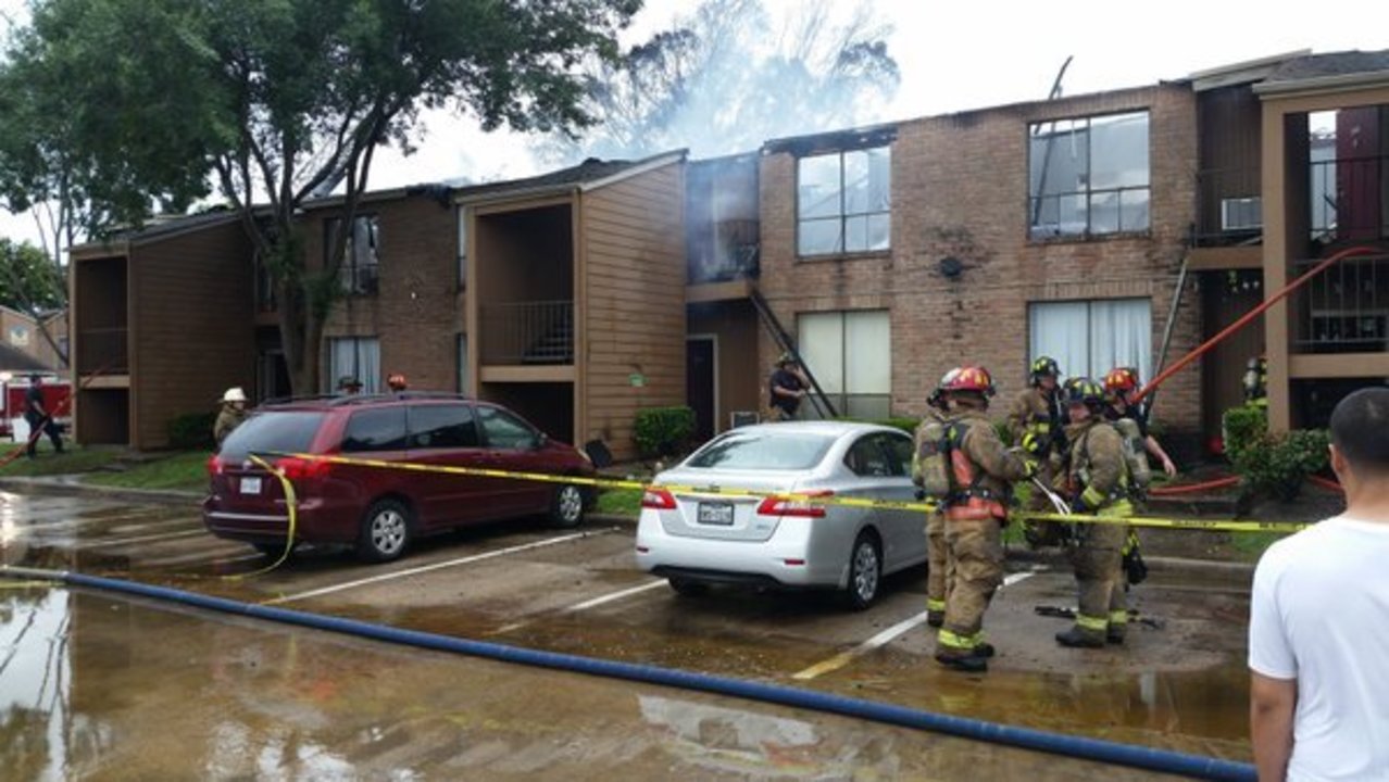 Firefighters battle 2alarm apartment fire in west Houston